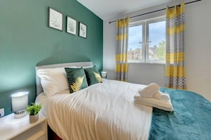 2 عدّة غرف نوم ومكواة/لوح كي وواي فاي مجانًا وملاءات أسرّة