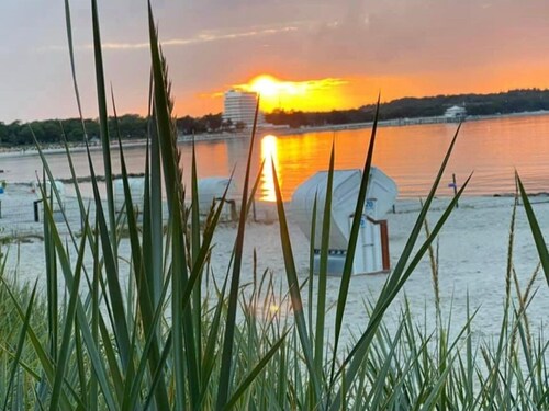 Renovated bungalow half-8 min. Sandy beach in Niendorf