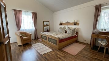 2 bedrooms, iron/ironing board, cots/infant beds, free WiFi