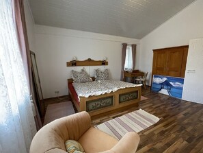 2 chambres, fer et planche à repasser, Wi-Fi gratuit, draps fournis