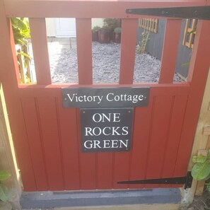 Welcome to Victory Cottage at One Rocks Green, where a charming entrance awaits.