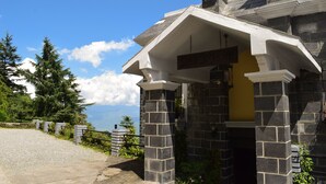 A stone building with a sign reading "Gunn Snow Lodge." - Sun N Snow Inn By Leisure Hotels (Somashwar)