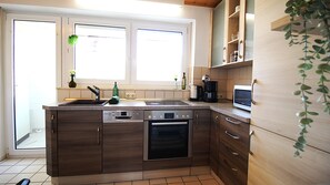 冰箱、微波炉、烤箱、炉灶