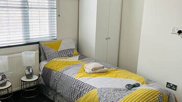 1 bedroom, desk, iron/ironing board, WiFi