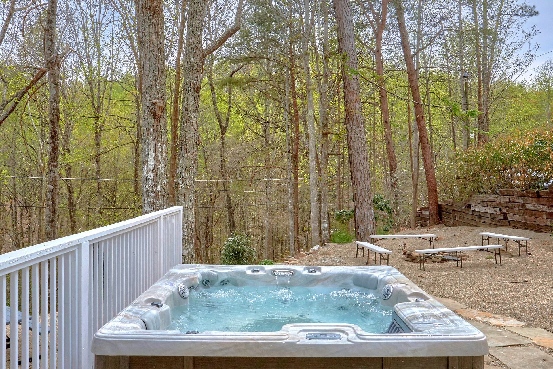Outdoor spa tub