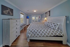 7 bedrooms, desk, iron/ironing board, free WiFi