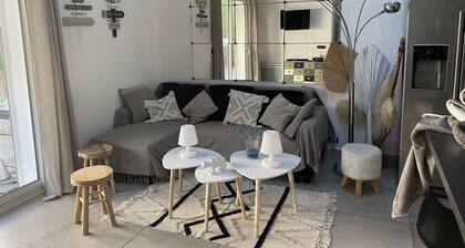 Comfortable farmhouse 200m from the beach and golf course