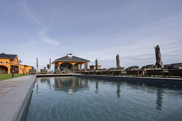 季節性室外泳池