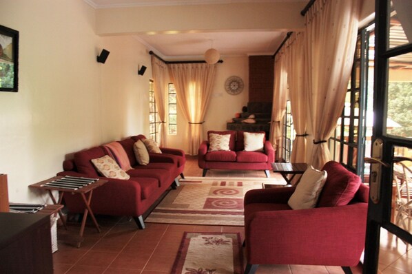 Living area - Tawa Country Lodge (Tawa)