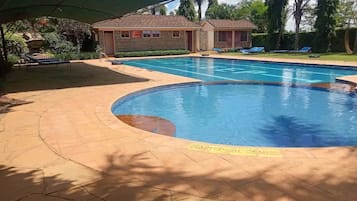 Piscina a l'aire lliure