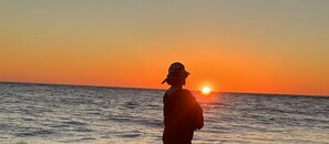 Beach nearby, sun loungers, beach towels - Quietest Private Beach in Fort Myers Beach (Fort Myers Beach)