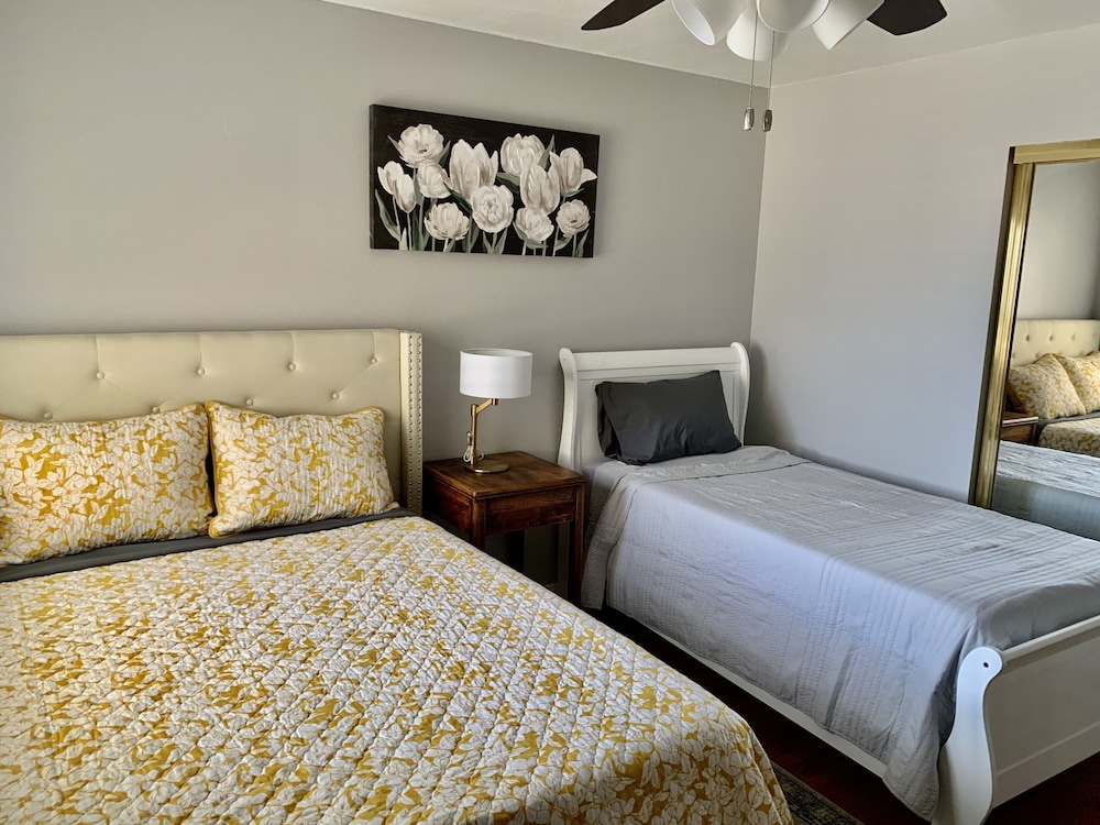 Cozy, Licensed Home, 15min From The Strip. - Las Vegas, NV