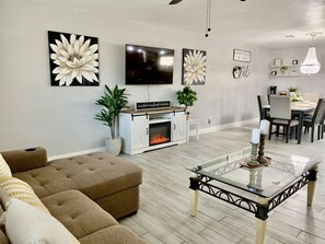 تلفزيون ذكي، مدفأة، كُتُب