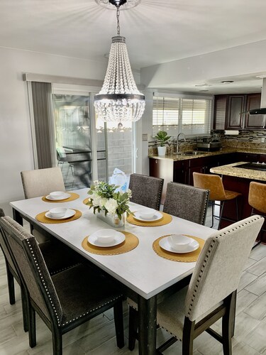 Cozy, Licensed home, 15min from the strip.