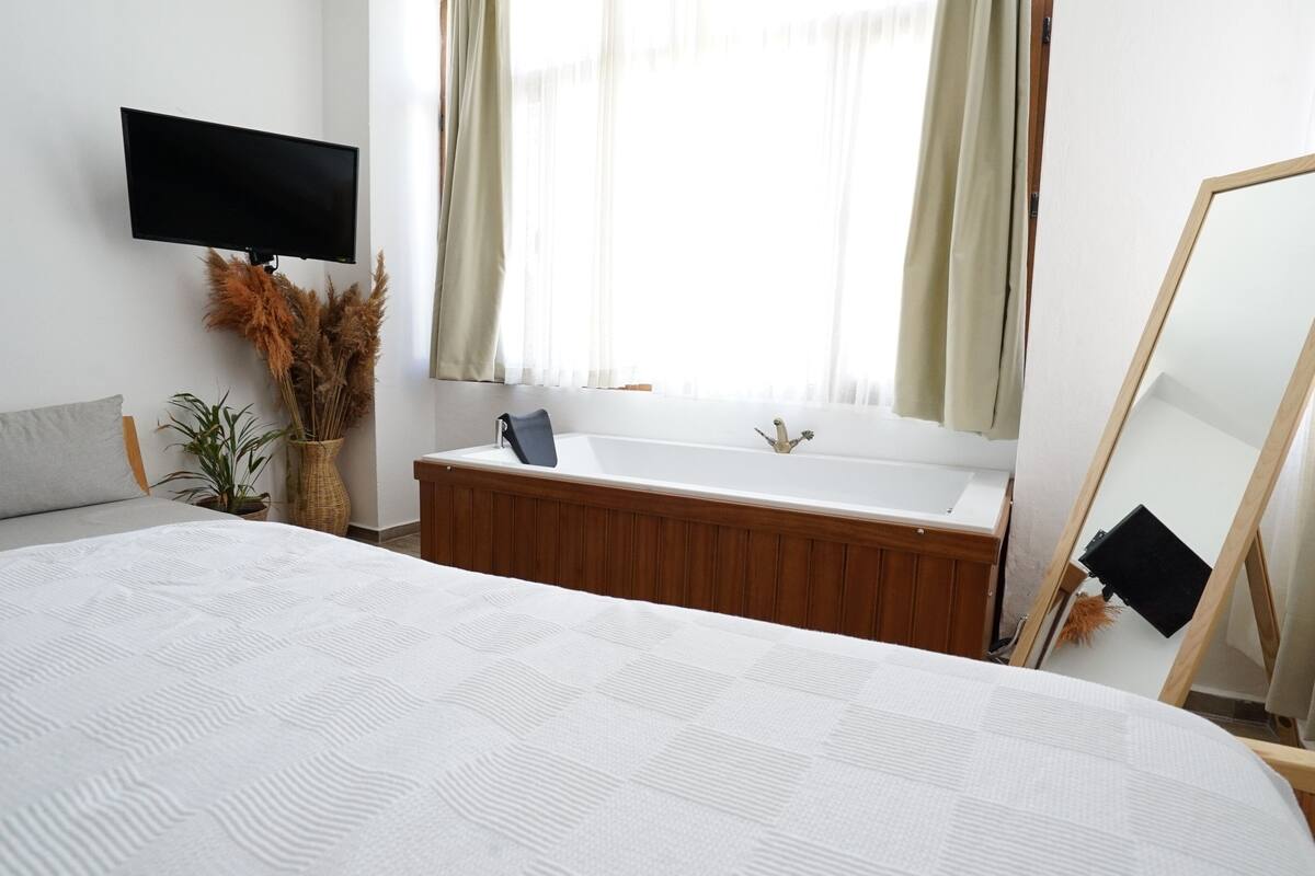 Jakuzi Room 