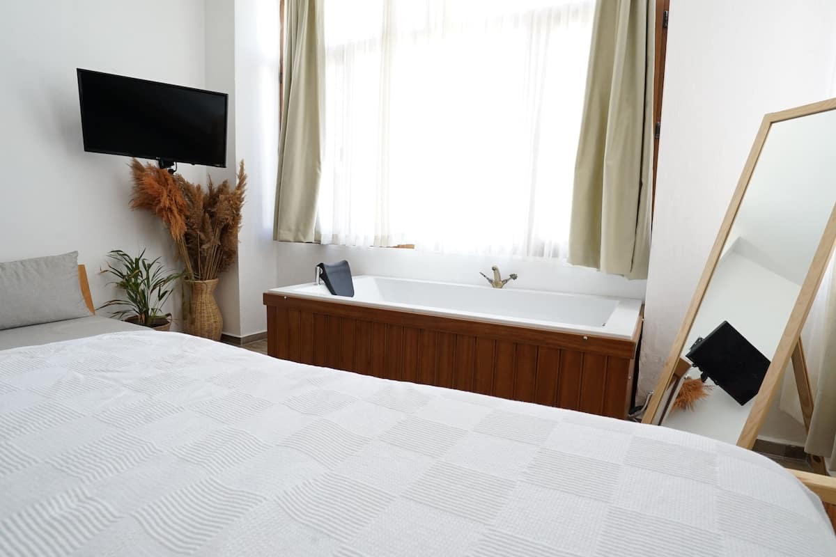 Jakuzi Room