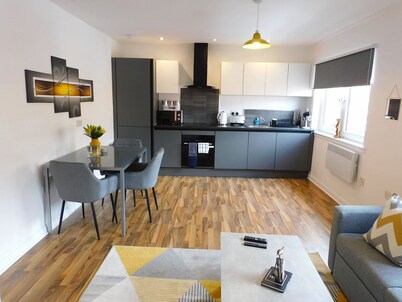 Newly refurbished 1 bed Apt in Hamilton  Close to station and local amenities