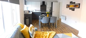 Newly refurbished 2 bedroom apartment close to station and local amenities
