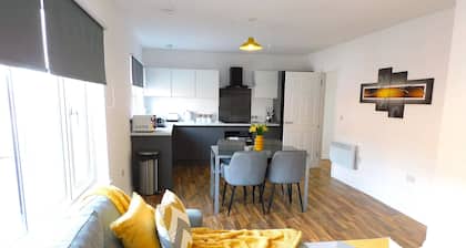 Newly refurbished 2 bedroom apartment close to station and local amenities