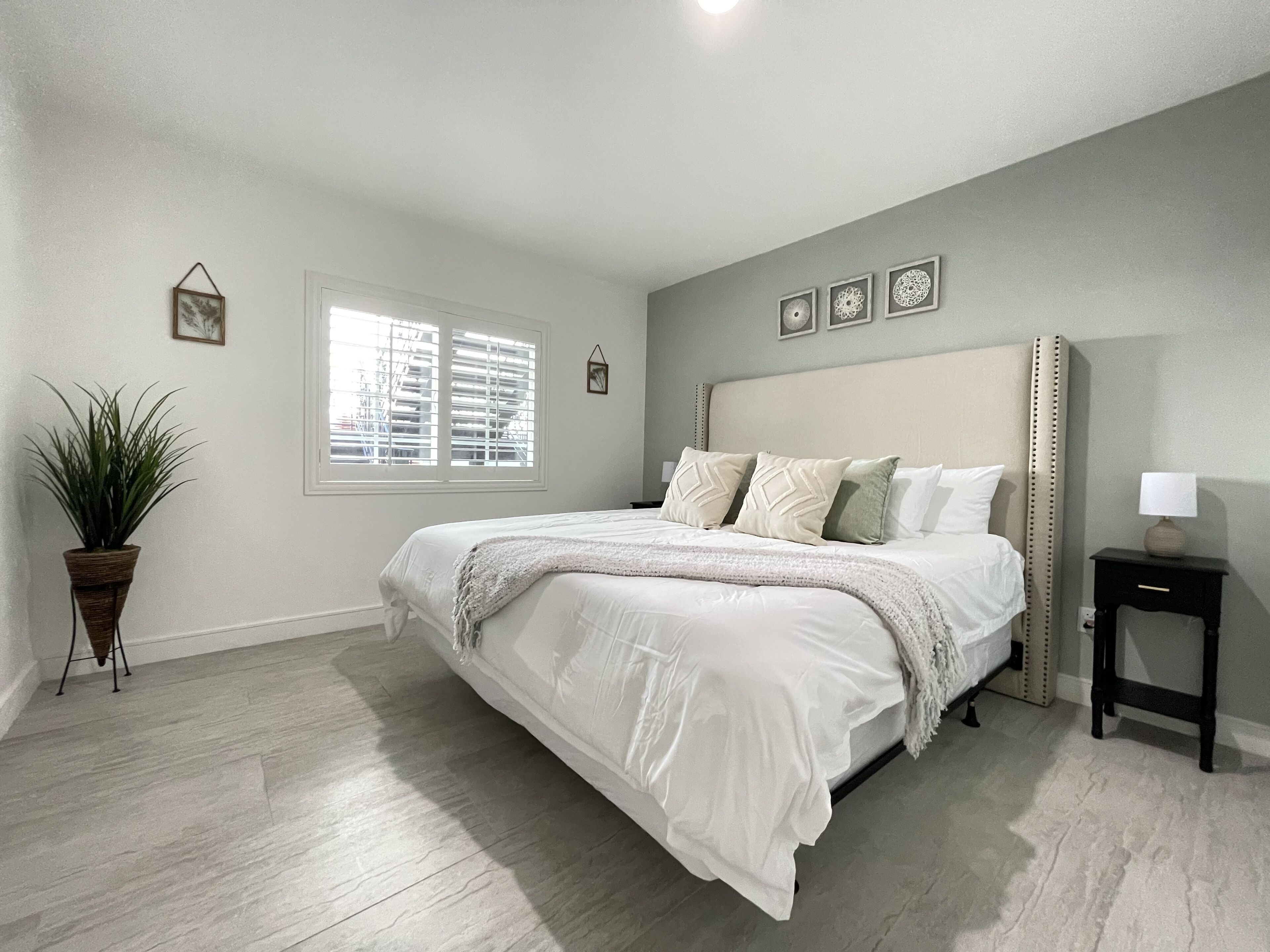 1 多间卧室、办公桌、熨斗/熨衣板、旅行婴儿床