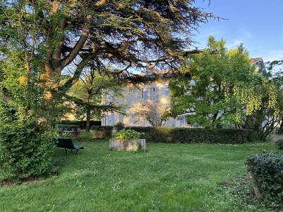 Luxurious, fully renovated 380 m2 country house 25 km from Toulouse