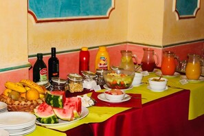 Tägliches inbegriffenes Frühstücksbuffet