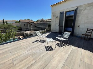 Superior Double Room, 1 King Bed | Terrace/patio - La Maison de l'Olivier (Avignon)