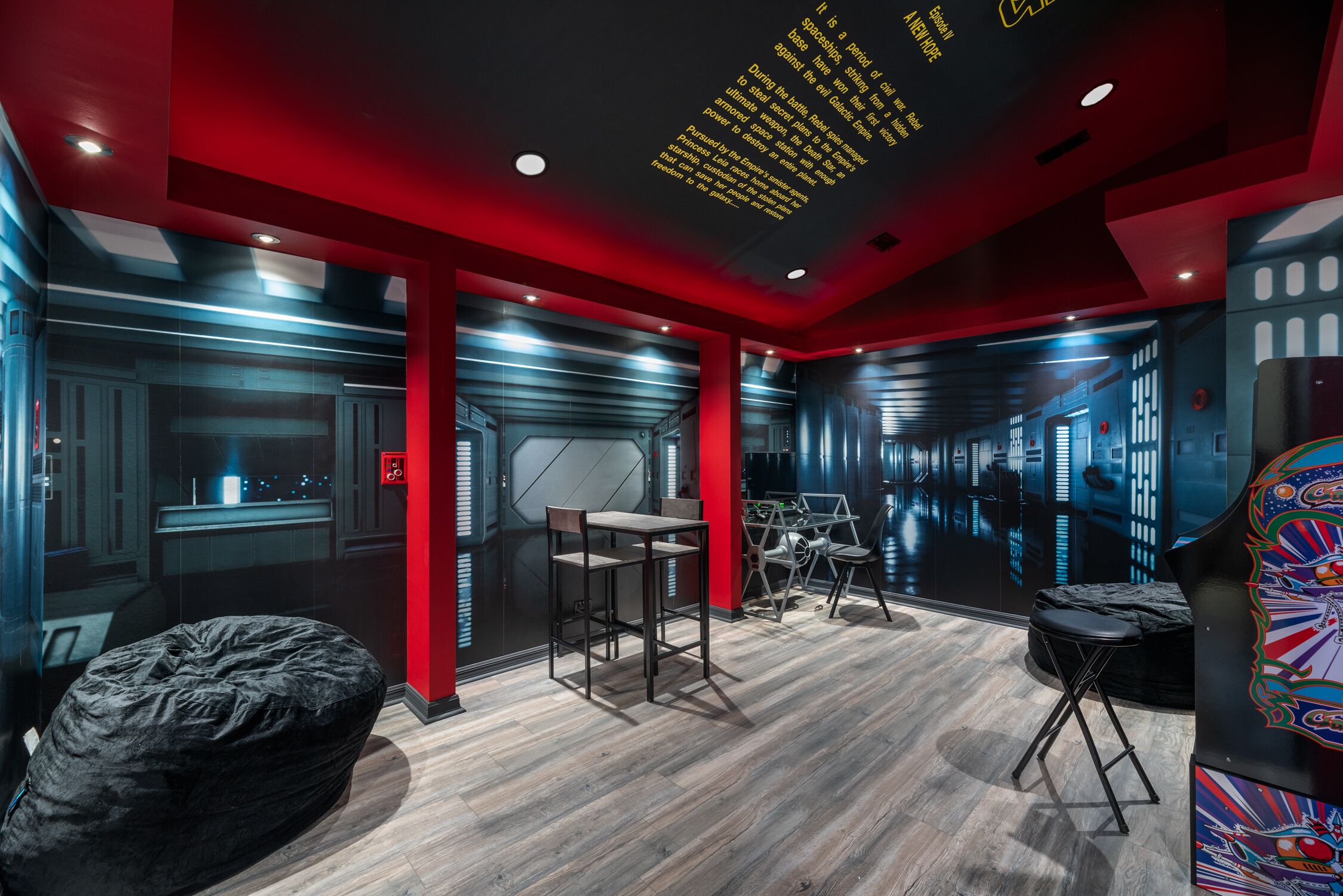 Sunrise Family Getaway - 5 Miles from Disney! Home Theater and Themed Game Room!