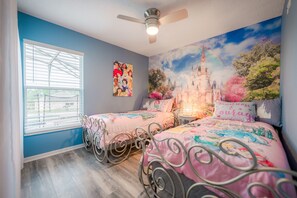 4 Schlafzimmer, Zimmersafe, Schreibtisch, Bügeleisen/Bügelbrett