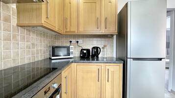 House | Private kitchen | Fridge, microwave, oven, stovetop