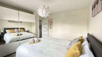 House | 3 bedrooms, iron/ironing board, free WiFi, bed sheets