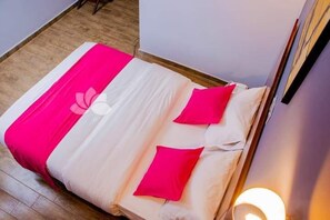 Deluxe Double Room | Egyptian cotton sheets, premium bedding, down comforters, minibar - La Rochelle hôtel (Yaoundé)