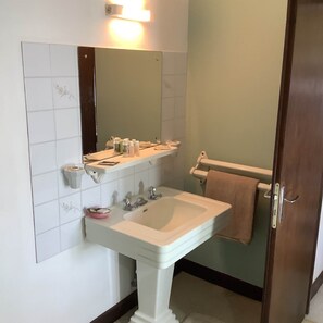 ヘアドライヤー、タオル