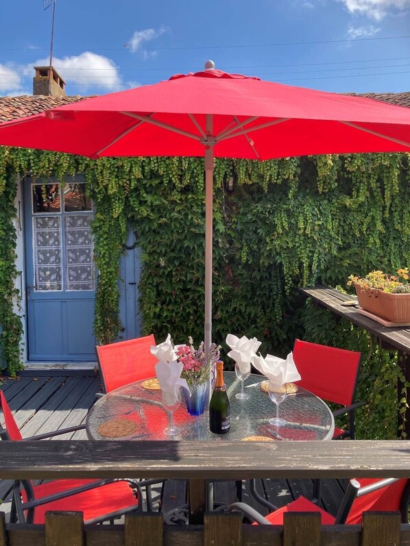 屋外ダイニングエリア