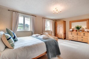 4 Schlafzimmer, Bügeleisen/Bügelbrett, Reisekinderbett, kostenloses WLAN