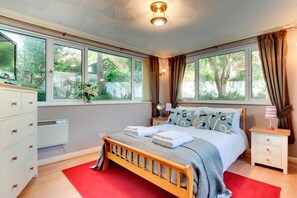 4 bedrooms, iron/ironing board, travel cot, free WiFi