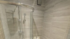 Bathroom - Lovely 1 Bedroom Flat Bournemouth Town Centre  (Boscombe)