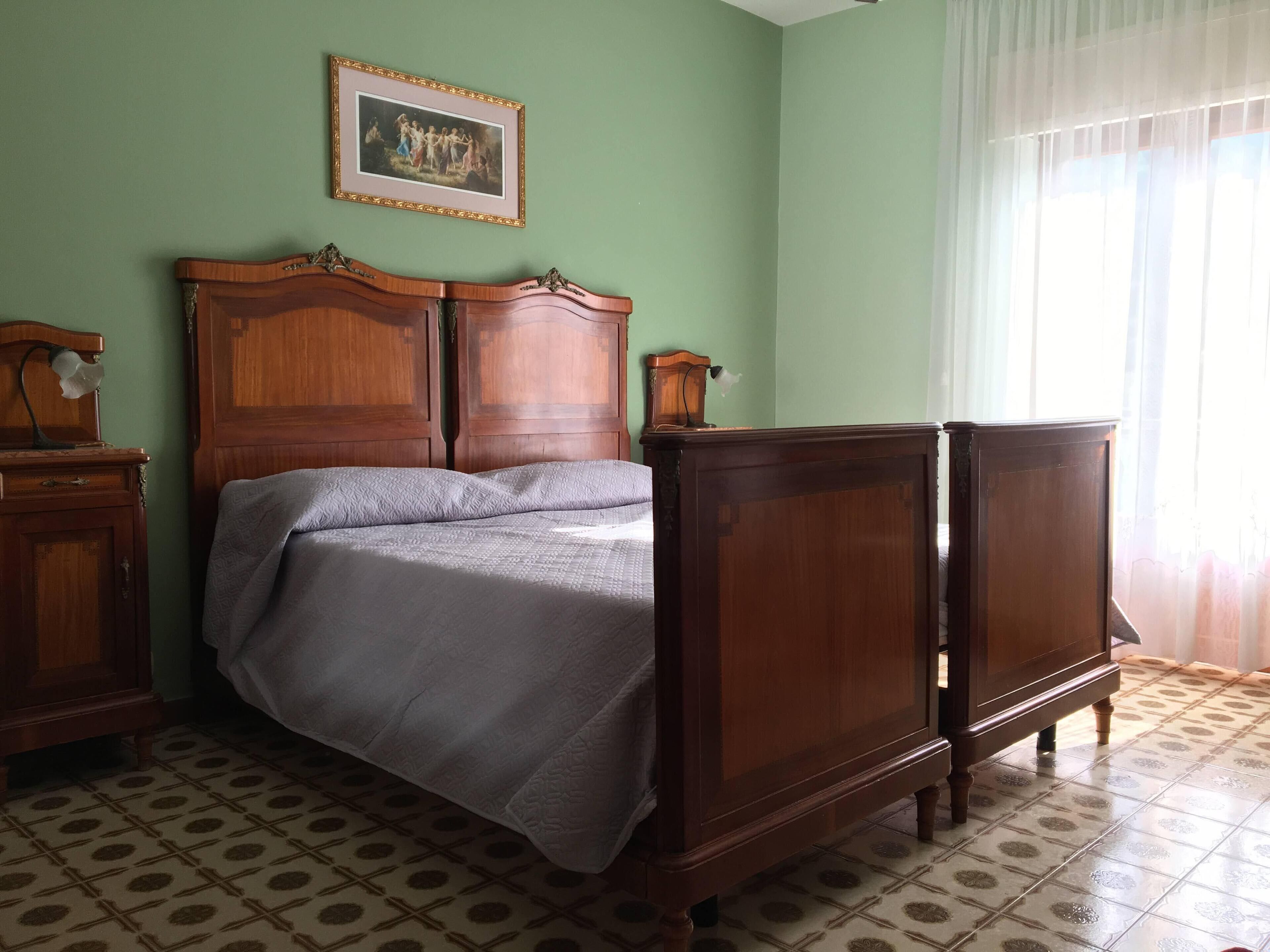 2 Schlafzimmer, Schreibtisch, Bügeleisen/Bügelbrett, Reisekinderbett