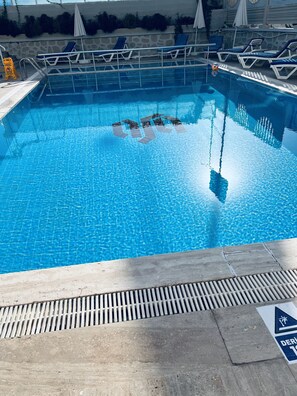 Sæsonbestemt udendørs pool