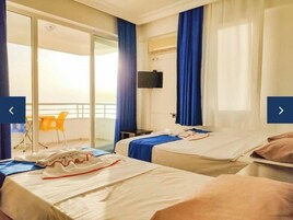 Espacio para trabajar con laptop, wifi gratis y ropa de cama 