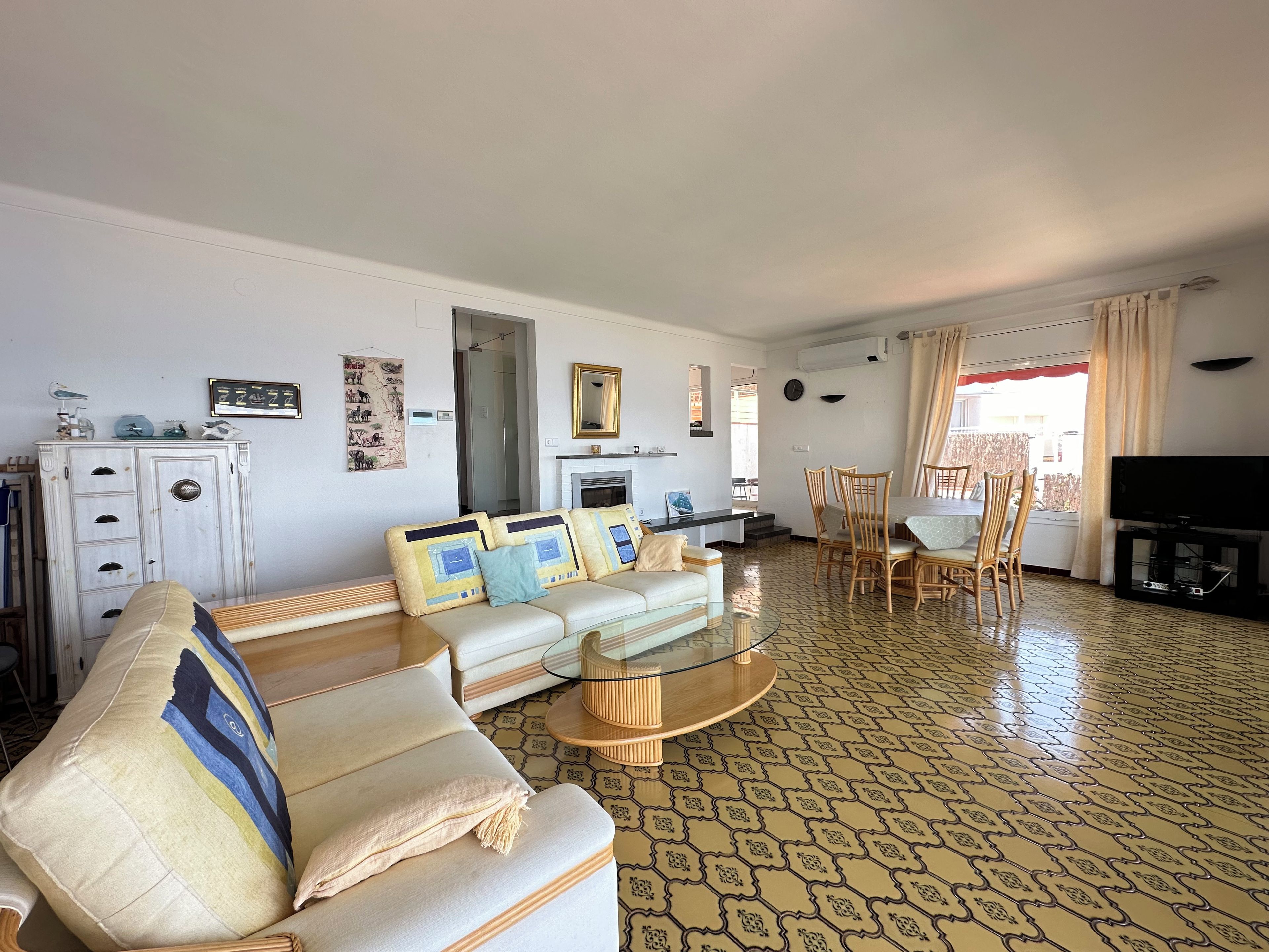 Villa Poncella - Four Bedroom Chalet, Sleeps 8 - Roses