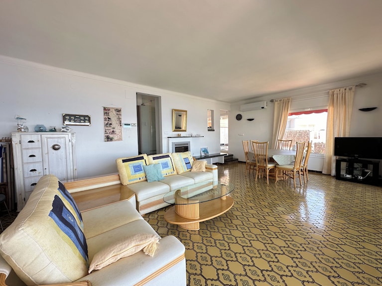 Villa Poncella - Four Bedroom Chalet, Sleeps 8 - Roses