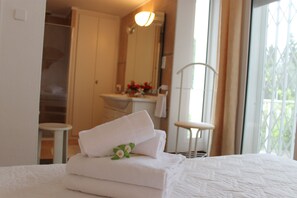 4 slaapkamers, een strijkplank/strijkijzer, gratis wifi, beddengoed