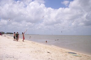 Beach nearby, sun-loungers, beach towels