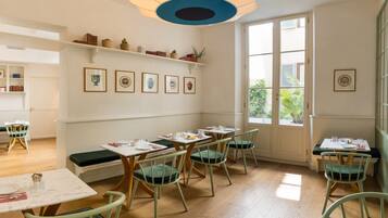 Tägliches inbegriffenes Frühstücksbuffet