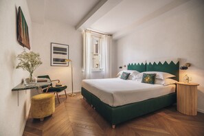 Minibar, in-room safe, desk, blackout curtains - Casa G. Firenze (Florence)