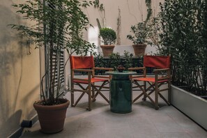 Superior Room | Minibar, in-room safe, desk, blackout curtains