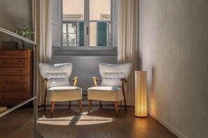 Minibar, in-room safe, desk, blackout curtains - Casa G. Firenze (Florence)