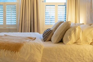 Room - Elegant & Spacious 2BR Lafayette Square Home (St. Louis)