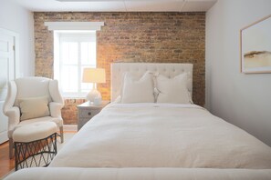 5 bedrooms, WiFi, bed sheets
